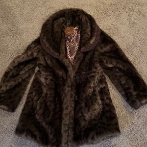 Price slashed! Faux fur coat leopard